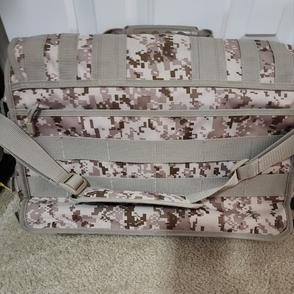Code Alpha Desert Tan Digital Camo Laptop Messenger Bag - Picture 5 of 5